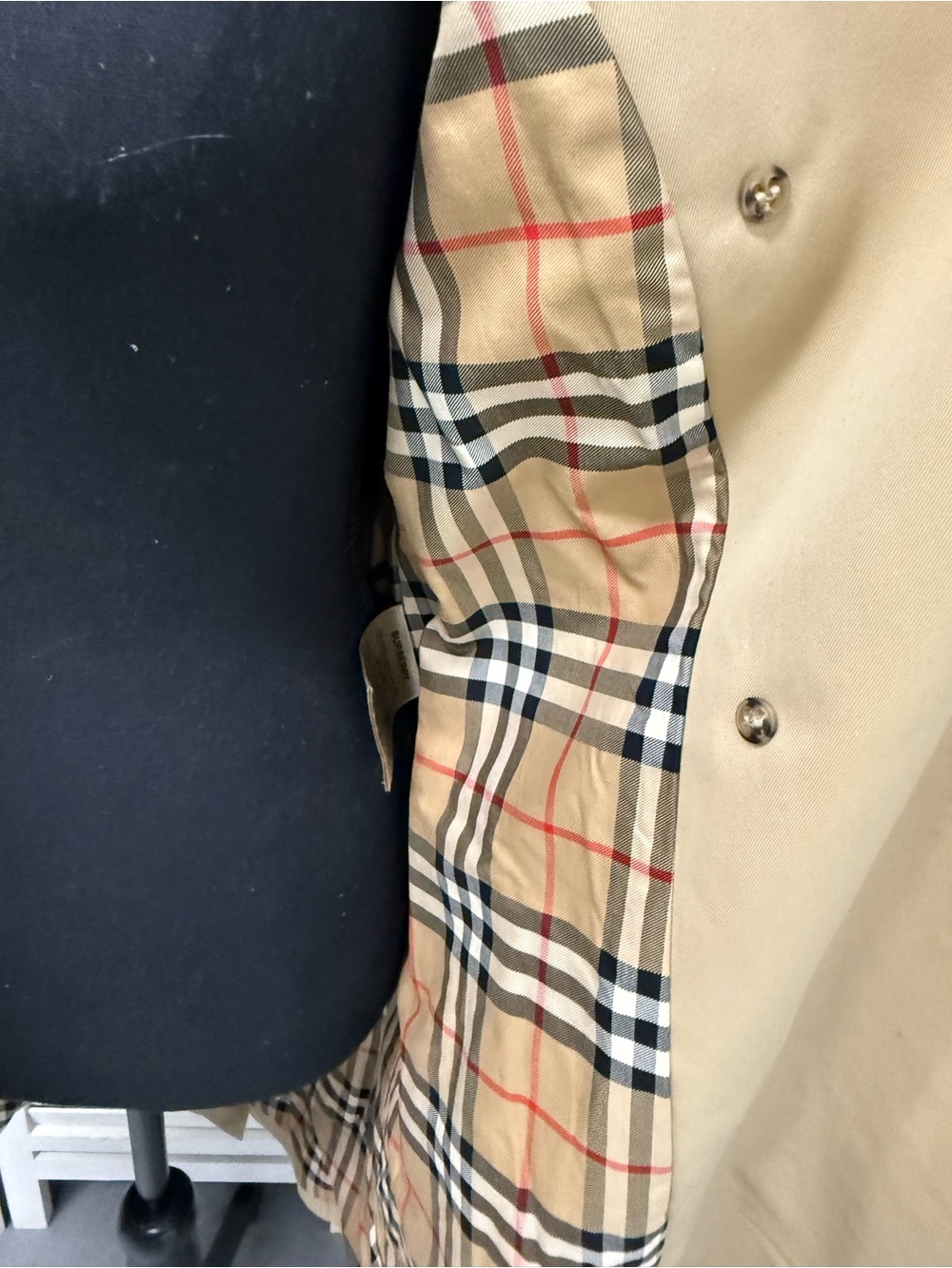 Burberry Honey-Beige Chelsea Heritage Trench Coat with Belt - Picture 14 of 16